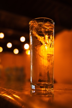 一杯威士忌酒图片